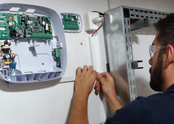 Instalação de central de alarme